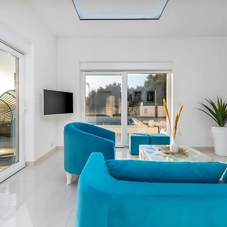 Lea 5-bedroom With Private Pool And Amazing Views Of And Sea *