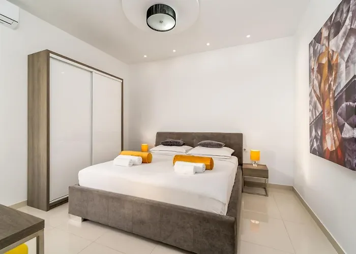 Lea 5-bedroom With Private Pool And Amazing Views Of And Sea *