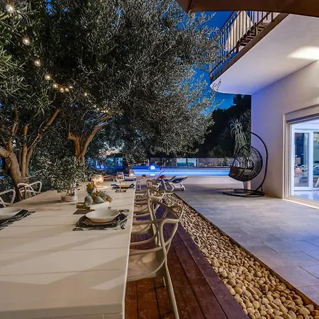 Lea 5-bedroom With Private Pool And Amazing Views Of And Sea *
