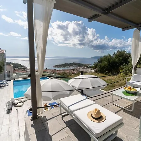New! Lea 5-bedroom With Private Pool And Amazing Views Of And Sea *