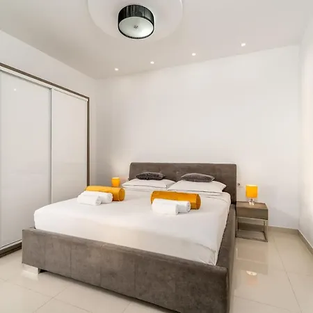 Lea 5-bedroom With Private Pool And Amazing Views Of And Sea *