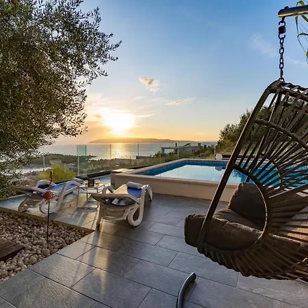 Lea 5-bedroom With Private Pool And Amazing Views Of And Sea Makarská