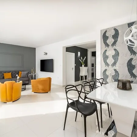 Lea 5-bedroom With Private Pool And Amazing Views Of And Sea * Makarská