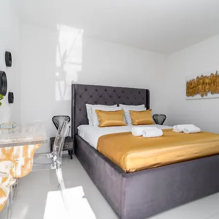 Lea 5-bedroom With Private Pool And Amazing Views Of And Sea Makarská