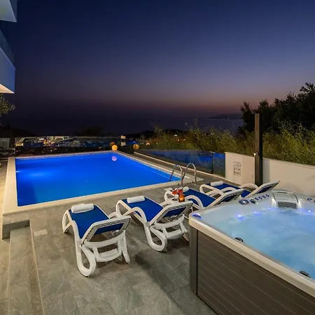 Lea 5-bedroom With Private Pool And Amazing Views Of And Sea * Makarská