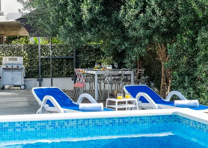 Lea 5-bedroom With Private Pool And Amazing Views Of And Sea Willa