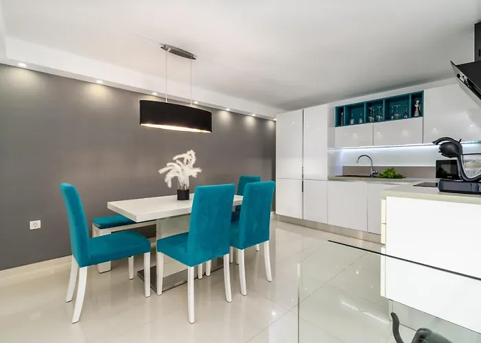 Lea 5-bedroom With Private Pool And Amazing Views Of And Sea Willa Makarska