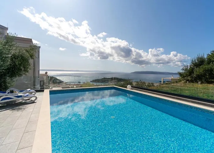 Willa Lea 5-bedroom With Private Pool And Amazing Views Of And Sea Makarska