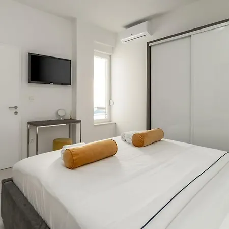 Lea 5-bedroom With Private Pool And Amazing Views Of And Sea *