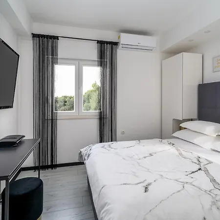 Lea 5-bedroom With Private Pool And Amazing Views Of And Sea Вілла Макарська